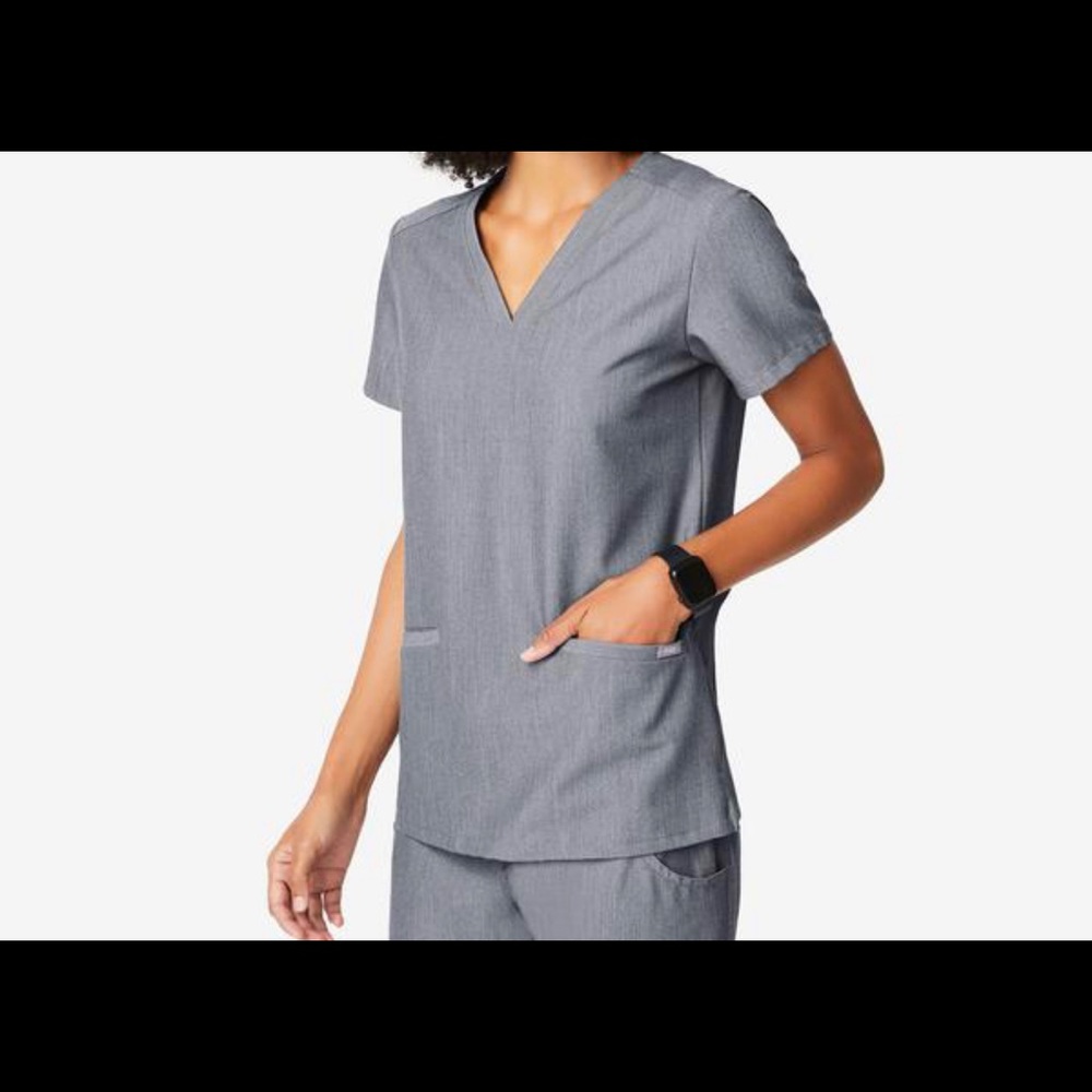 FIGS three pocket scrub top